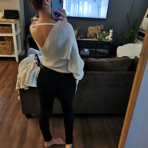 Double V tie up sweater - Picture 2 of 2